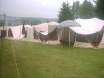 Imposante Ansicht - 3 Flyer in Reih und Glied