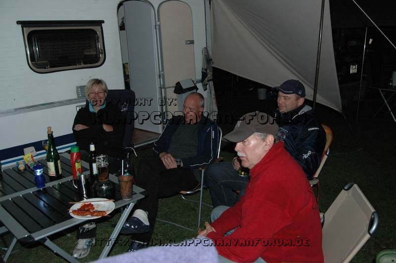 Grüppchen unter Sonnensegeln 5