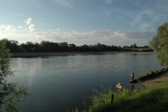 Camping Les Portes de Sancerre – Saint-Satur – Loire mit Brücke