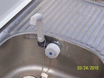 Trigano-Küche - Nachgerüsteter Wasserhahn mit Schalter