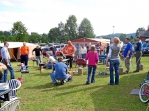 Männer, zu allem entschlossen, zumindest am Grill